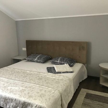 Guest House Olzhycha 45 Б Киев Екстериор снимка