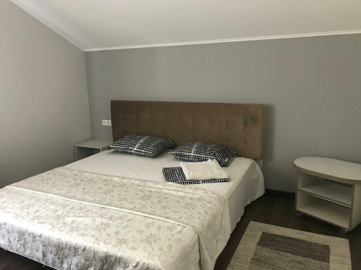 Guest House Olzhycha 45 Б Киев Екстериор снимка